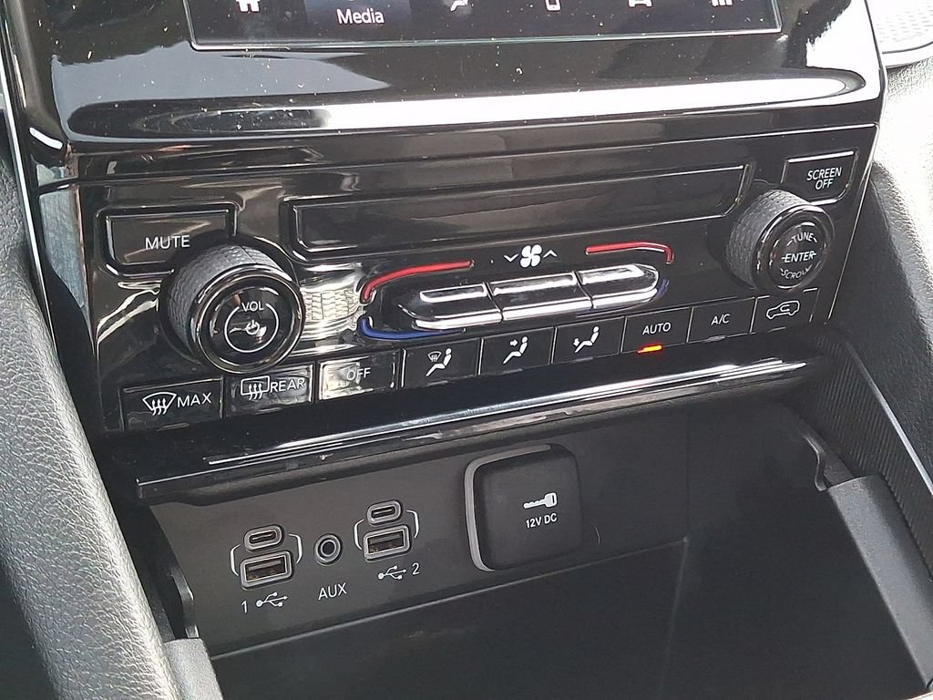 Used 2023 Jeep Grand Cherokee Laredo X AWD/4WD image 18