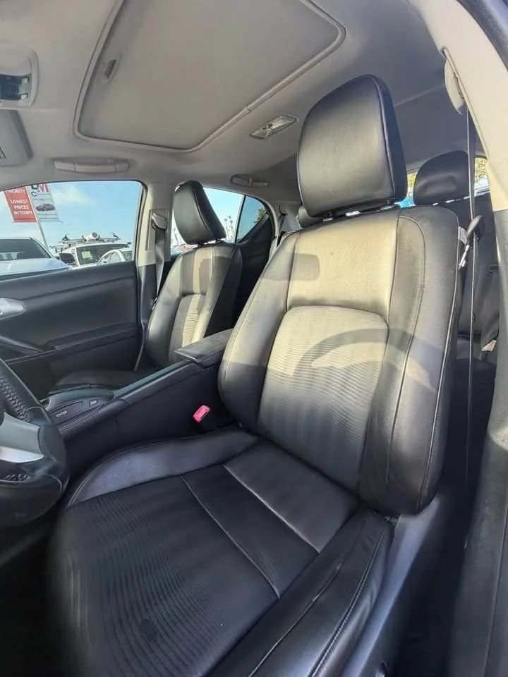Used 2011 Lexus CT 200h Premium w/ Premium Audio Pkg FWD image 7