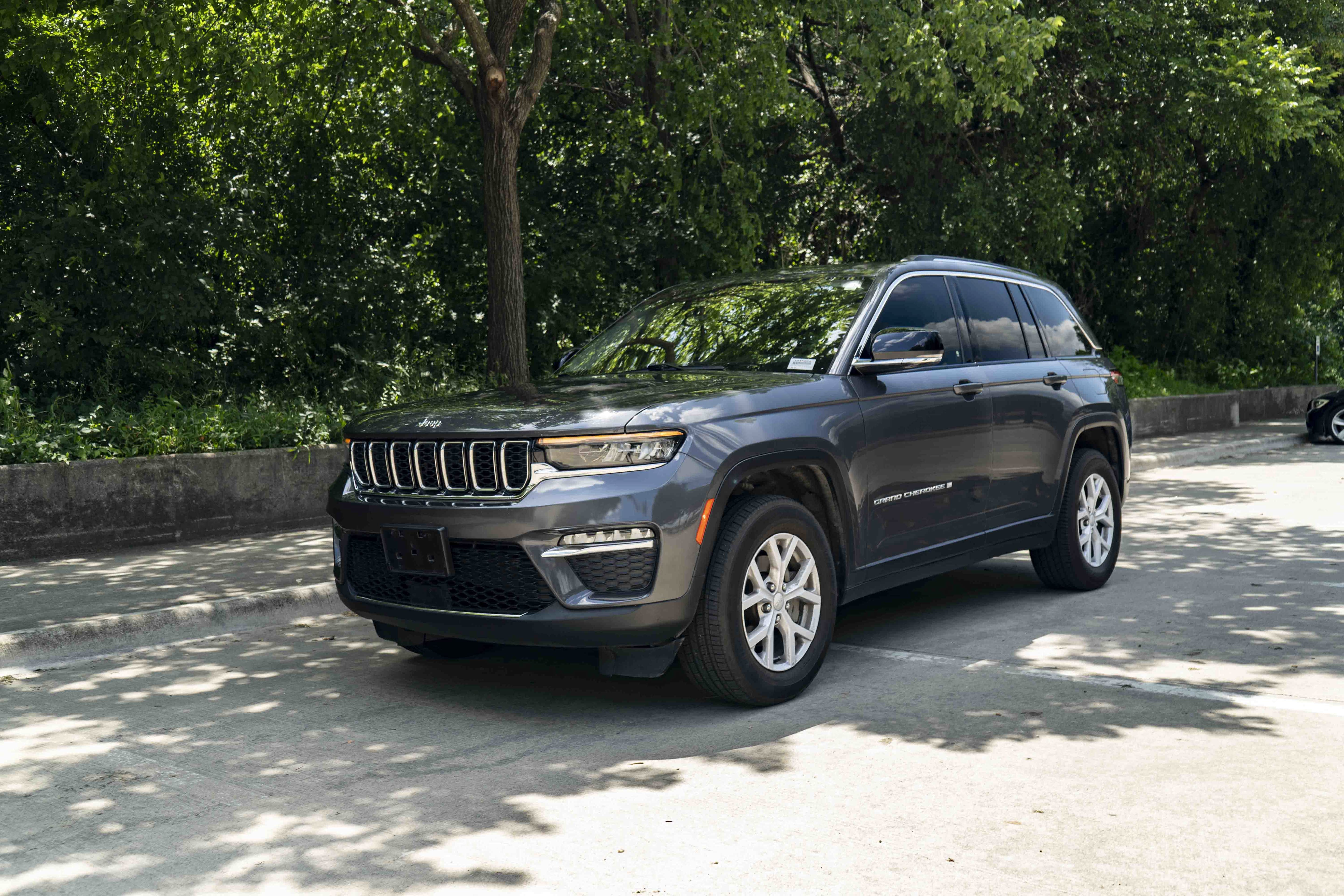 Used 2022 Jeep Grand Cherokee Limited RWD image 4