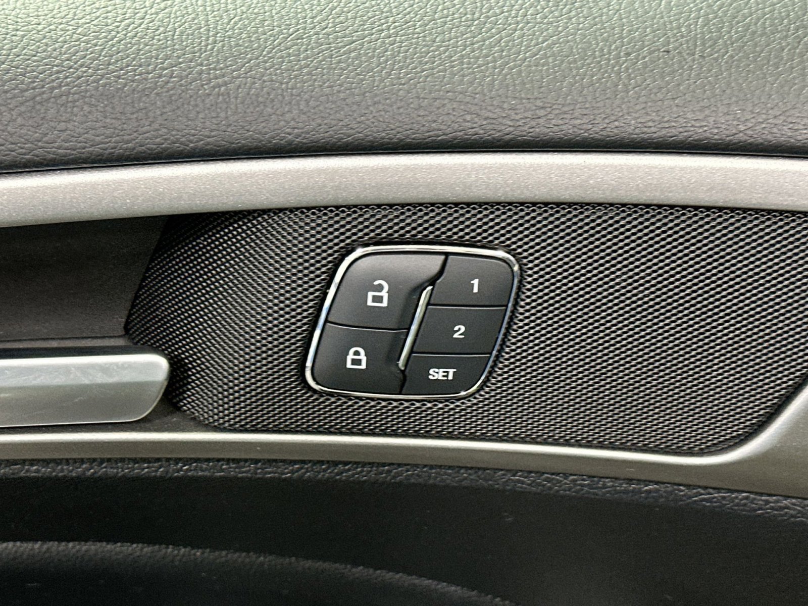 Used 2019 Ford Fusion SEL image 17