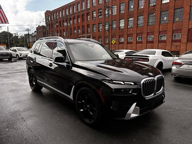 Used 2024 BMW X7 xDrive40i w/ Premium Package AWD/4WD image 3