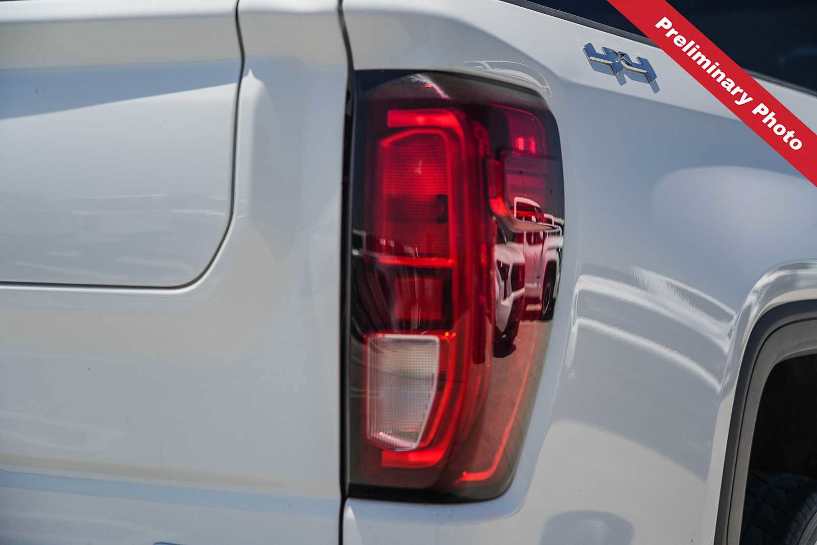 Used 2022 GMC Sierra 1500 SLE AWD/4WD image 8