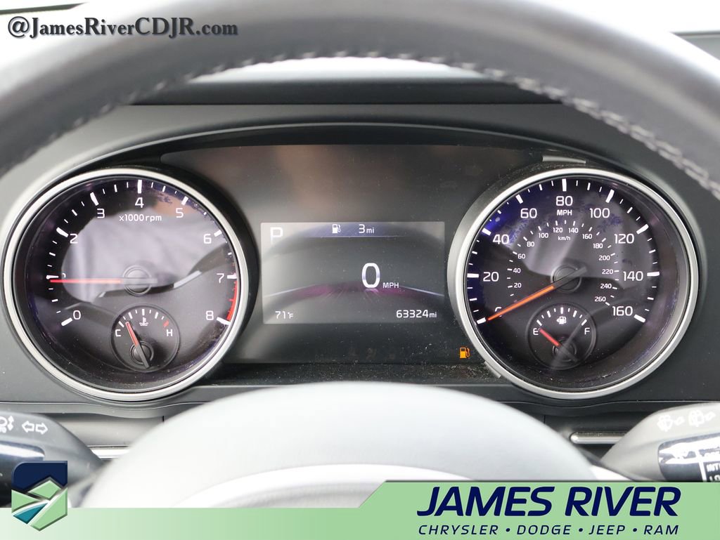 Used 2023 Kia Carnival LX image 27