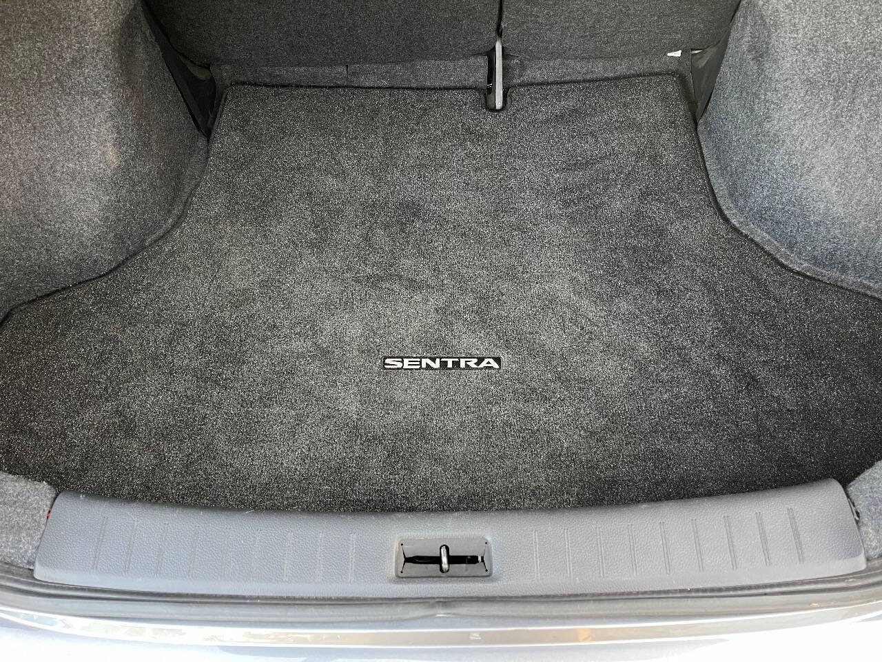 Used 2019 Nissan Sentra SV w/ Special Edition Package FWD image 9