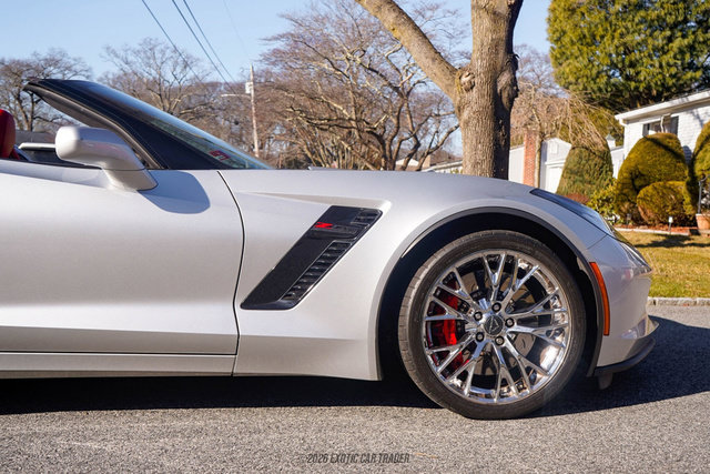 Used 2015 Chevrolet Corvette Z06 w/ 3LZ Preferred Equipment Group RWD image 11
