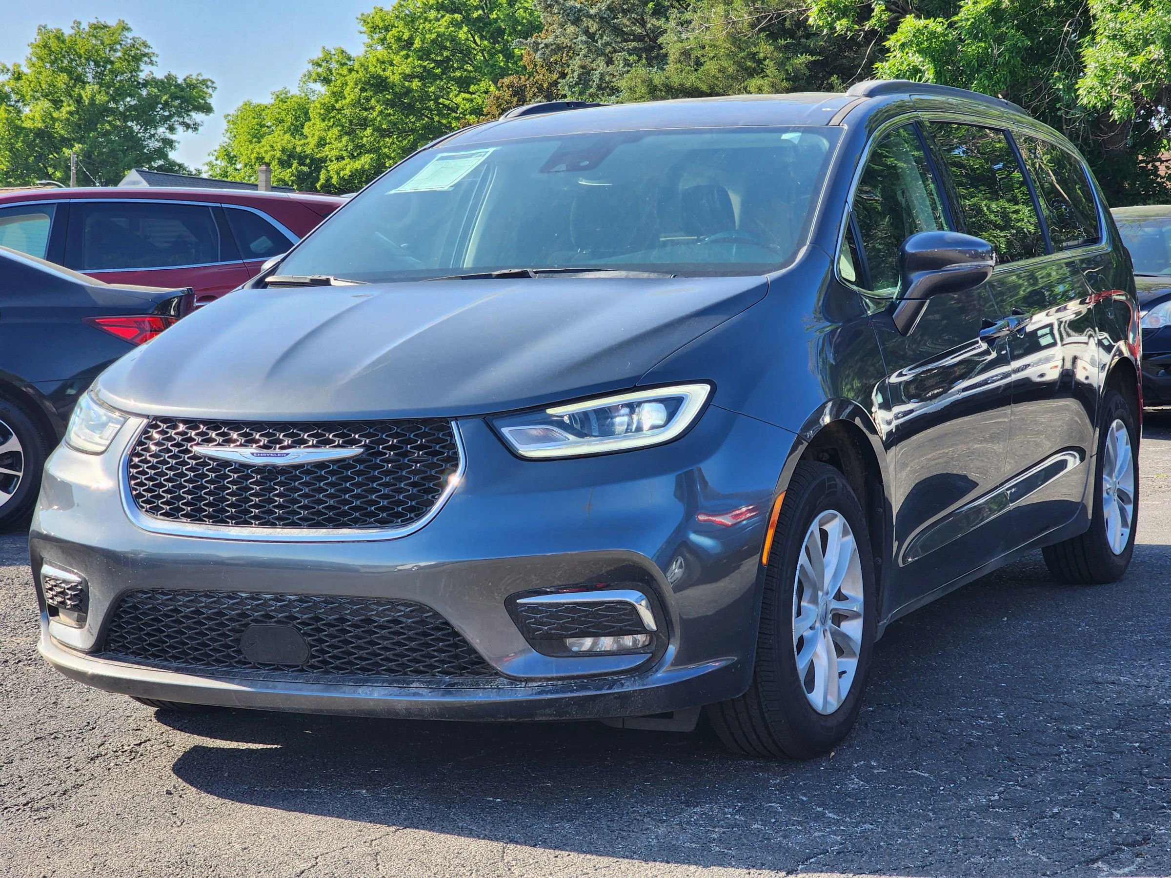 Used 2021 Chrysler Pacifica Touring w/ Cold Weather Group image 3