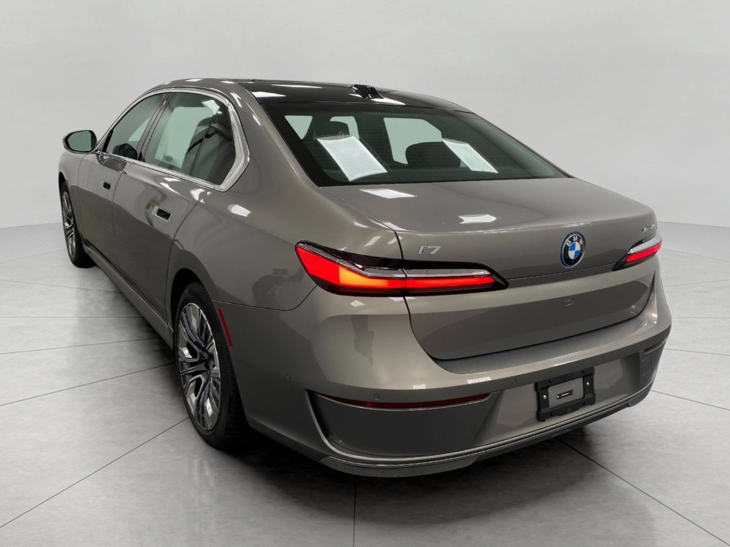 Used 2024 BMW i7 xDrive60 image 26