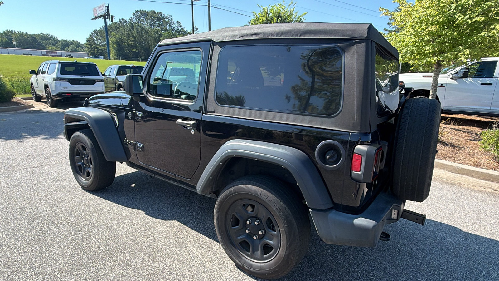 Used 2023 Jeep Wrangler Sport AWD/4WD image 10