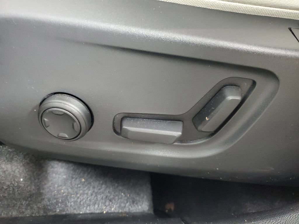 Certified 2026 Volvo XC40 B5 Ultra w/ Climate Package image 23