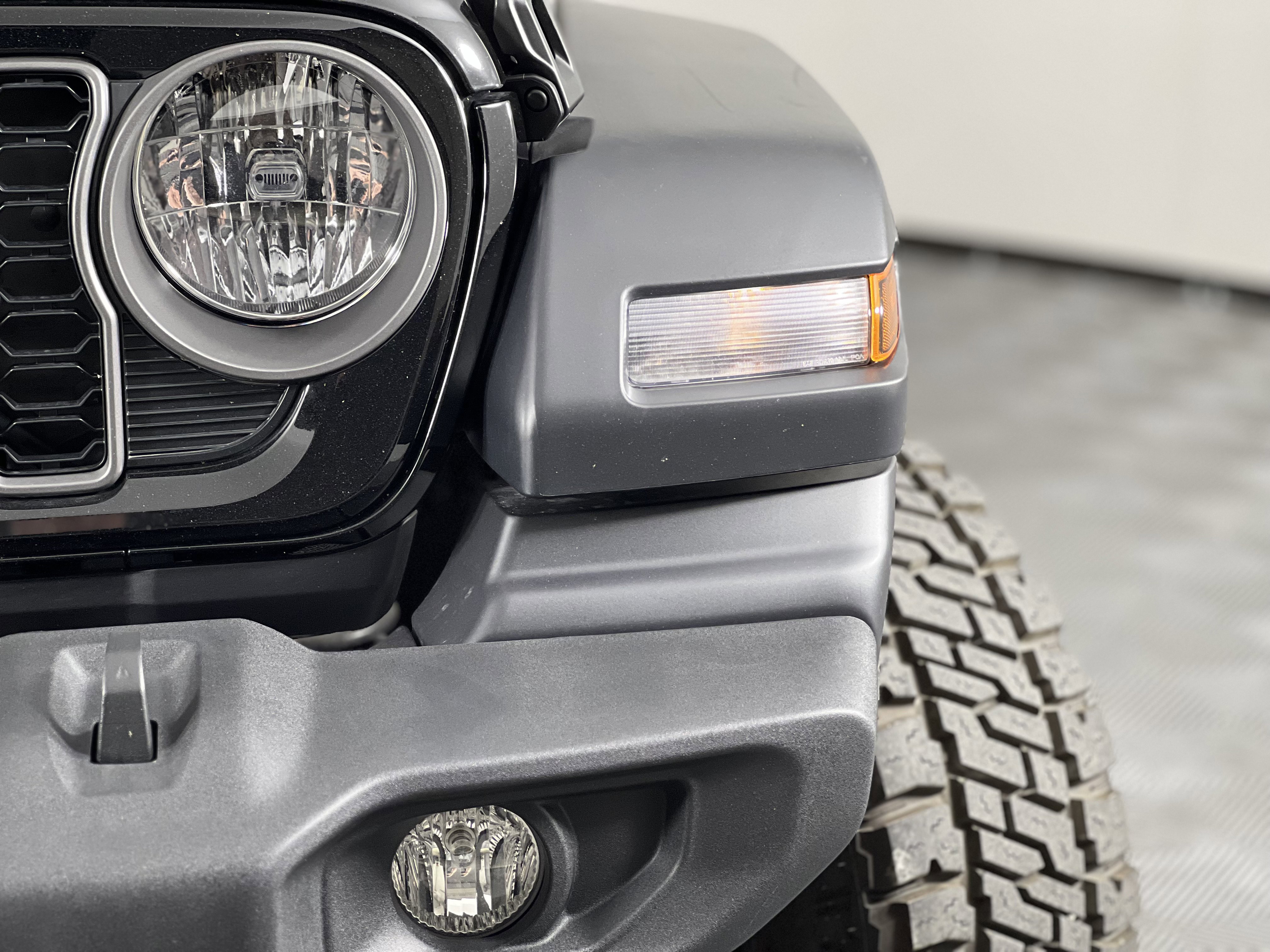 Used 2025 Jeep Wrangler Unlimited Sport AWD/4WD image 5