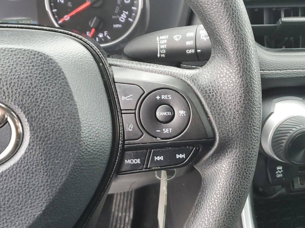Used 2021 Toyota RAV4 LE image 15