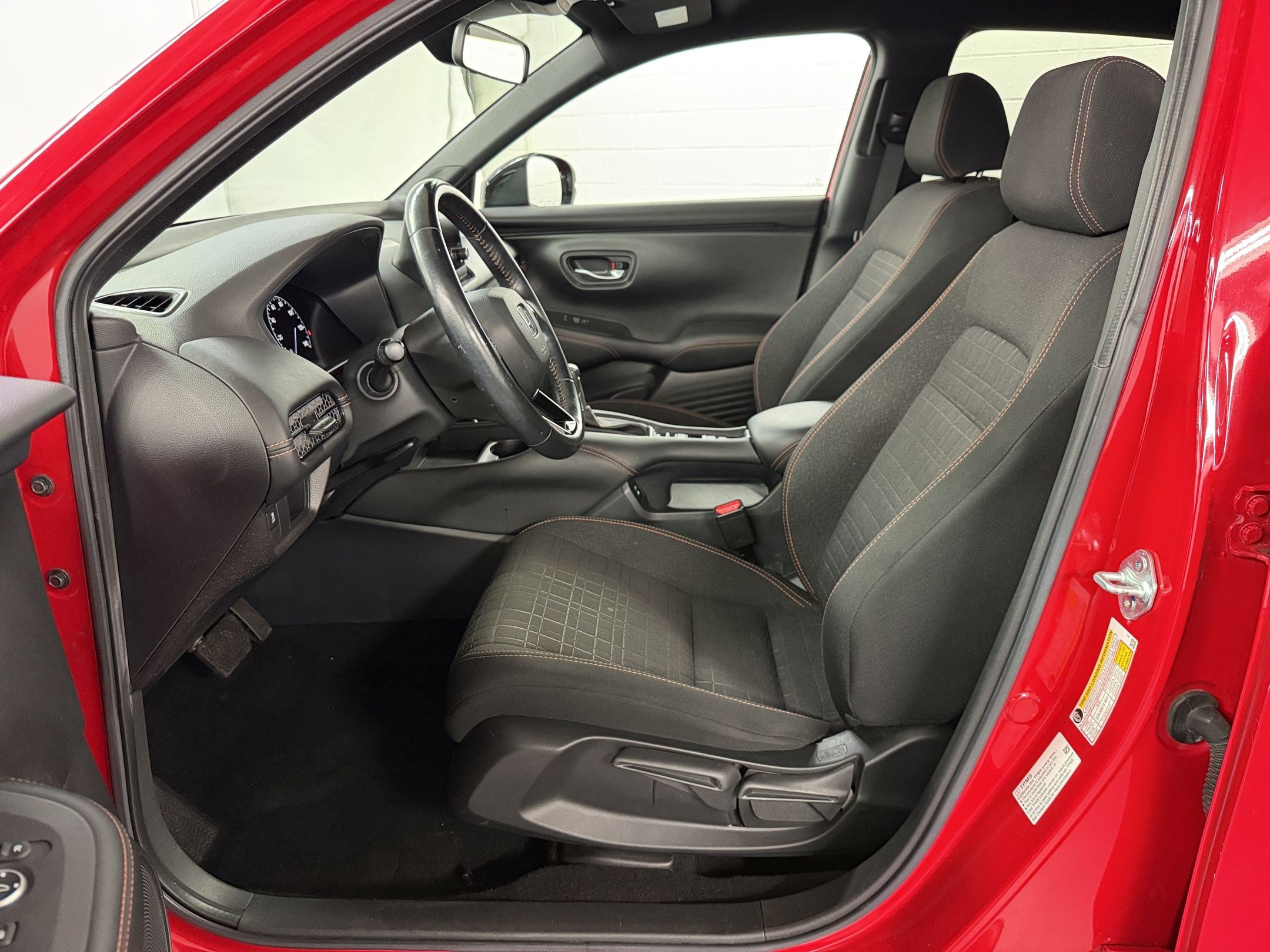 Certified 2025 Honda HR-V Sport image 5