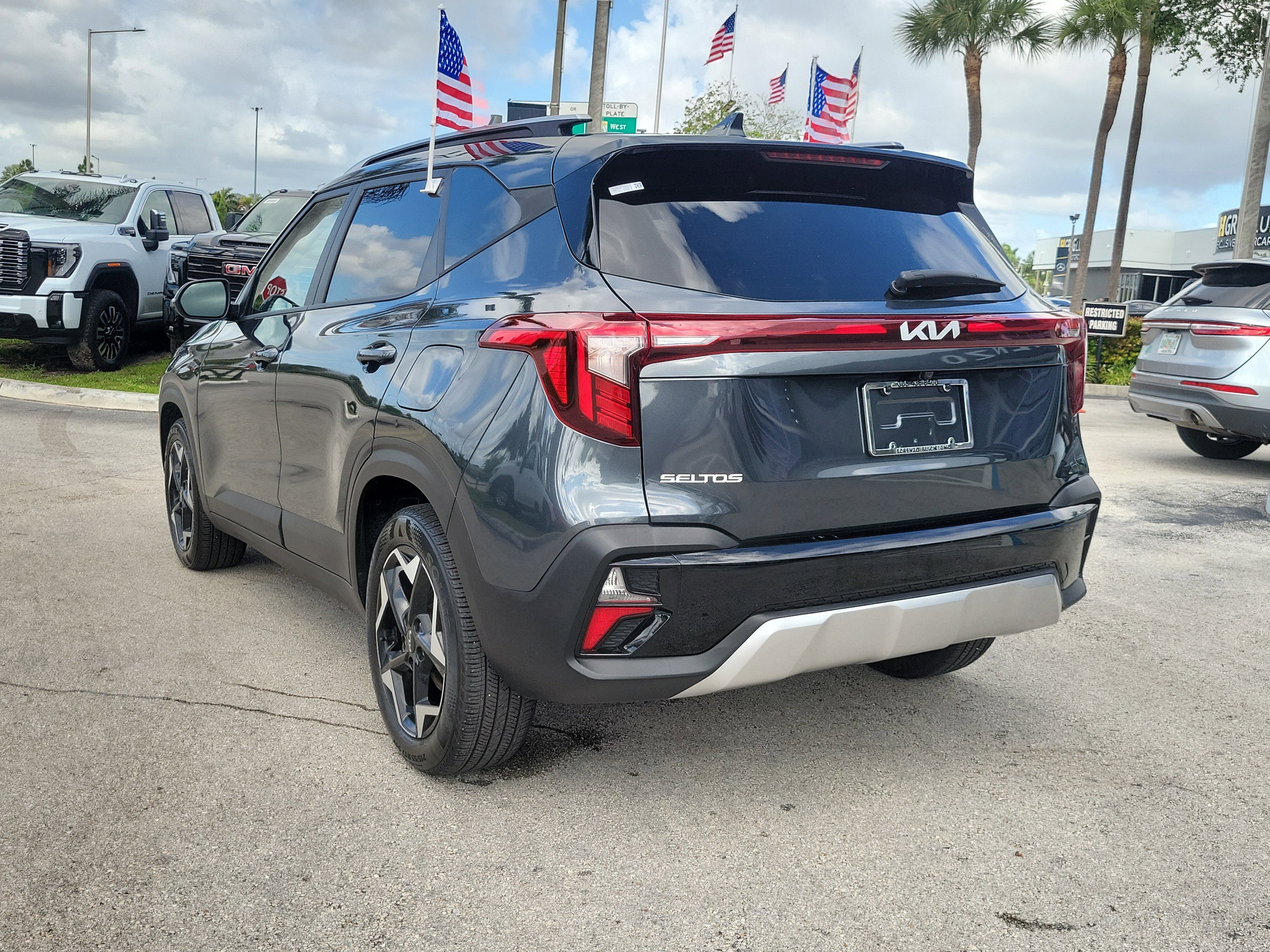 Used 2025 Kia Seltos S FWD image 7