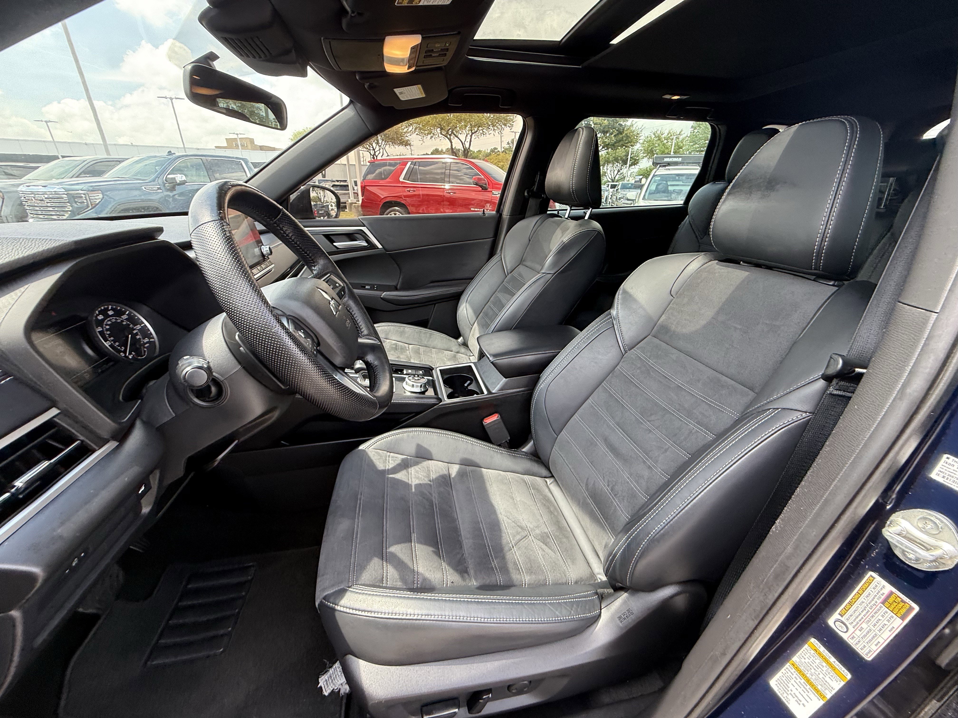 Used 2022 Mitsubishi Outlander SE image 29