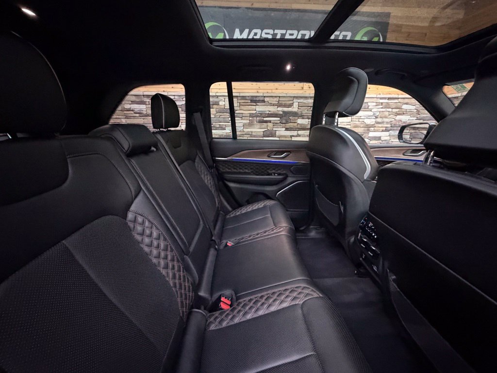 Used 2022 Jeep Grand Cherokee Summit AWD/4WD image 63