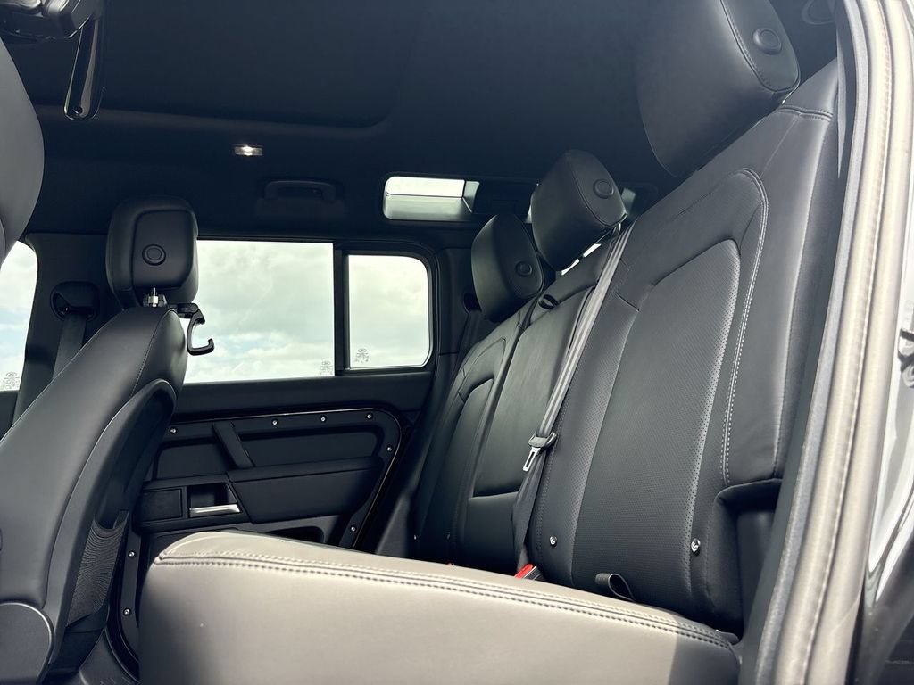 New 2026 Land Rover Defender 110 X-Dynamic SE AWD/4WD image 15