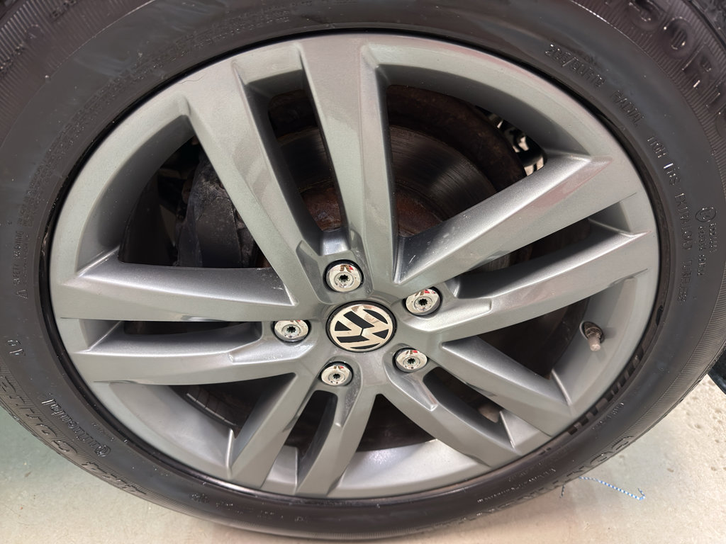 Used 2016 Volkswagen Touareg TDI AWD/4WD image 35