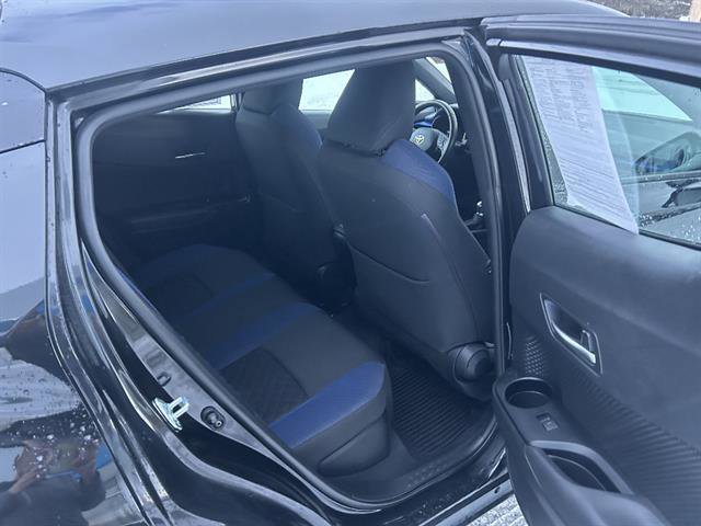 Used 2022 Toyota C-HR XLE image 28