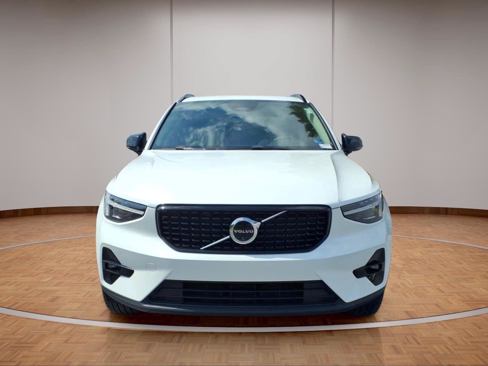Used 2024 Volvo XC40 B5 Ultimate w/ Protection Package Premier AWD/4WD image 2