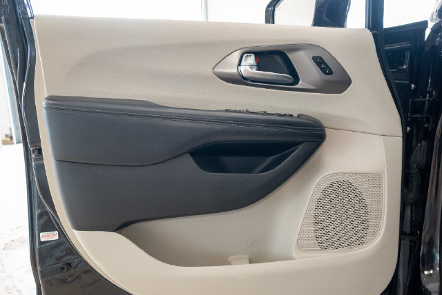 Used 2019 Chrysler Pacifica Limited FWD image 7