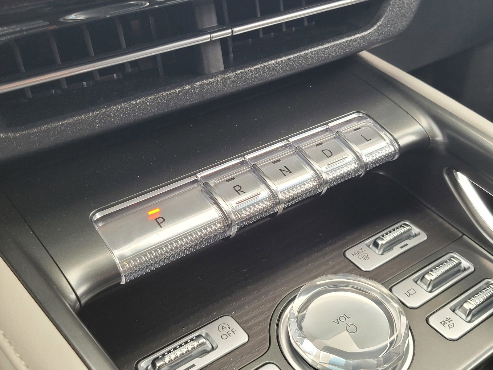 Certified 2024 Lincoln Nautilus Reserve w/ Equipment Group 202A image 20