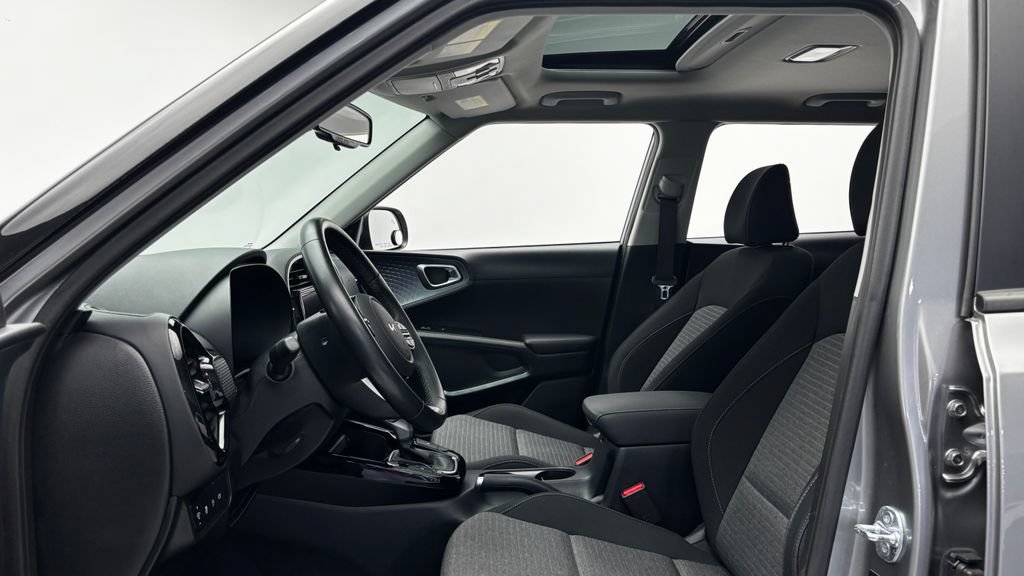 Used 2025 Kia Soul EX FWD image 11