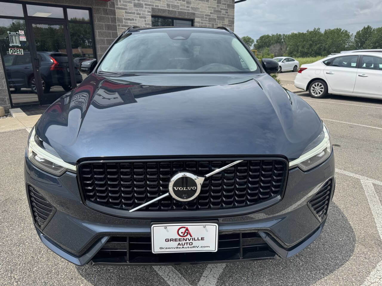 Used 2024 Volvo XC60 B5 Plus image 8