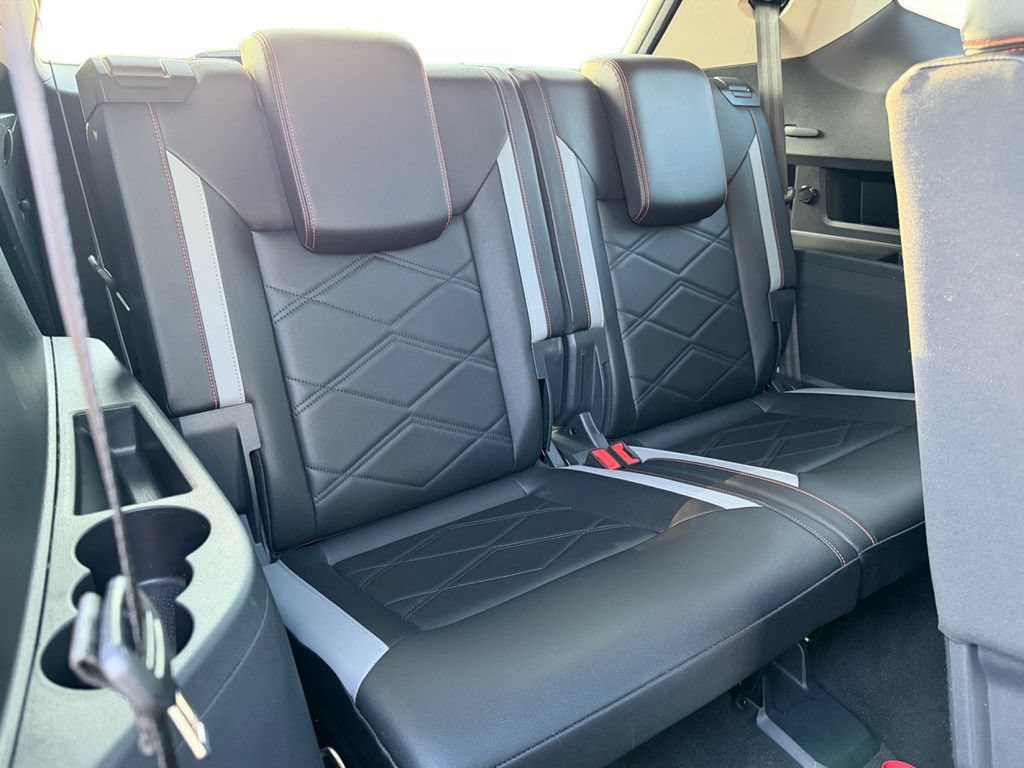 Used 2025 Volkswagen Atlas Peak Edition SE AWD/4WD image 10