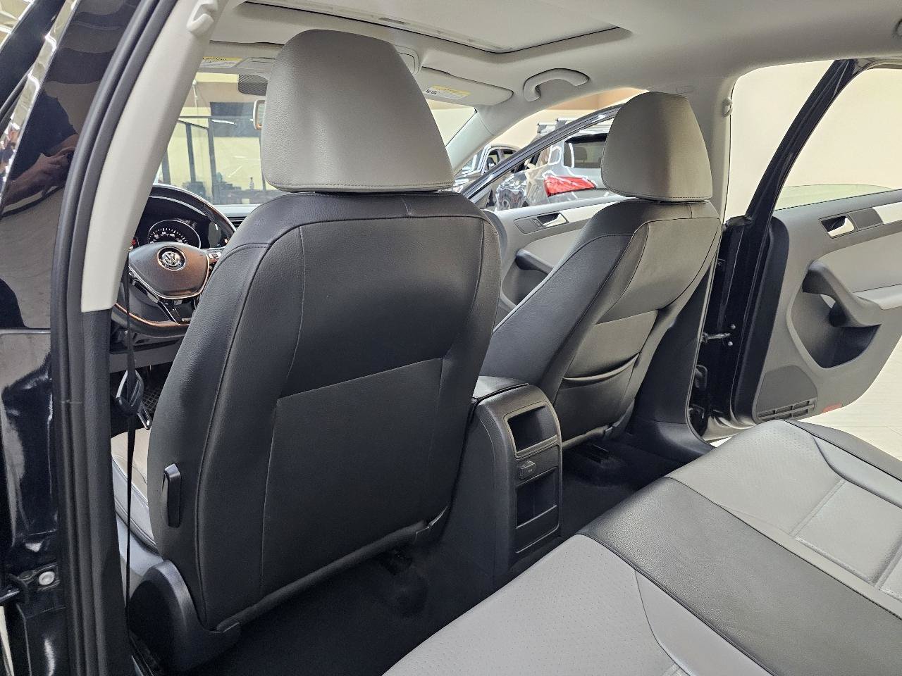 Used 2016 Volkswagen Jetta SEL Premium FWD image 25