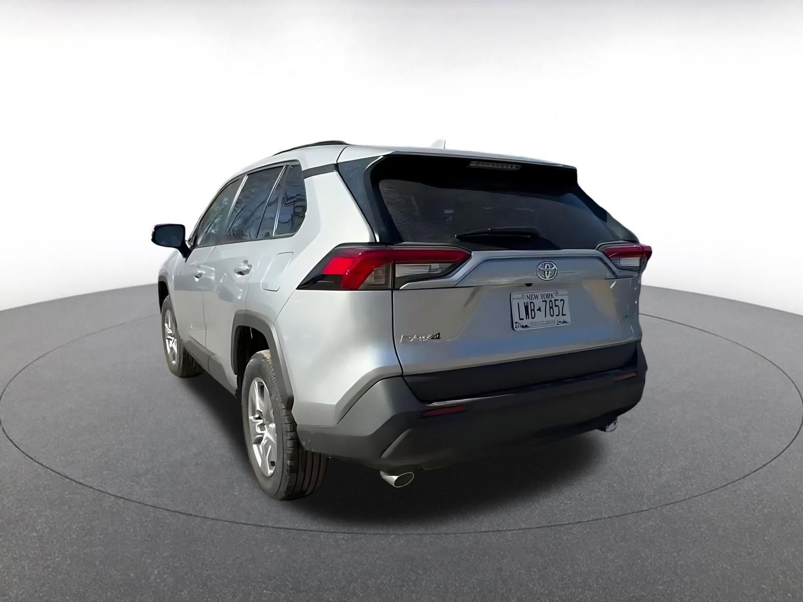 Used 2025 Toyota RAV4 XLE w/ Weather Package FWD image 11
