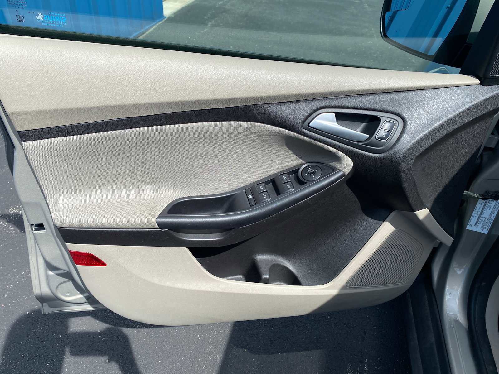 Used 2016 Ford Focus SE w/ SE Cold Weather Package image 29