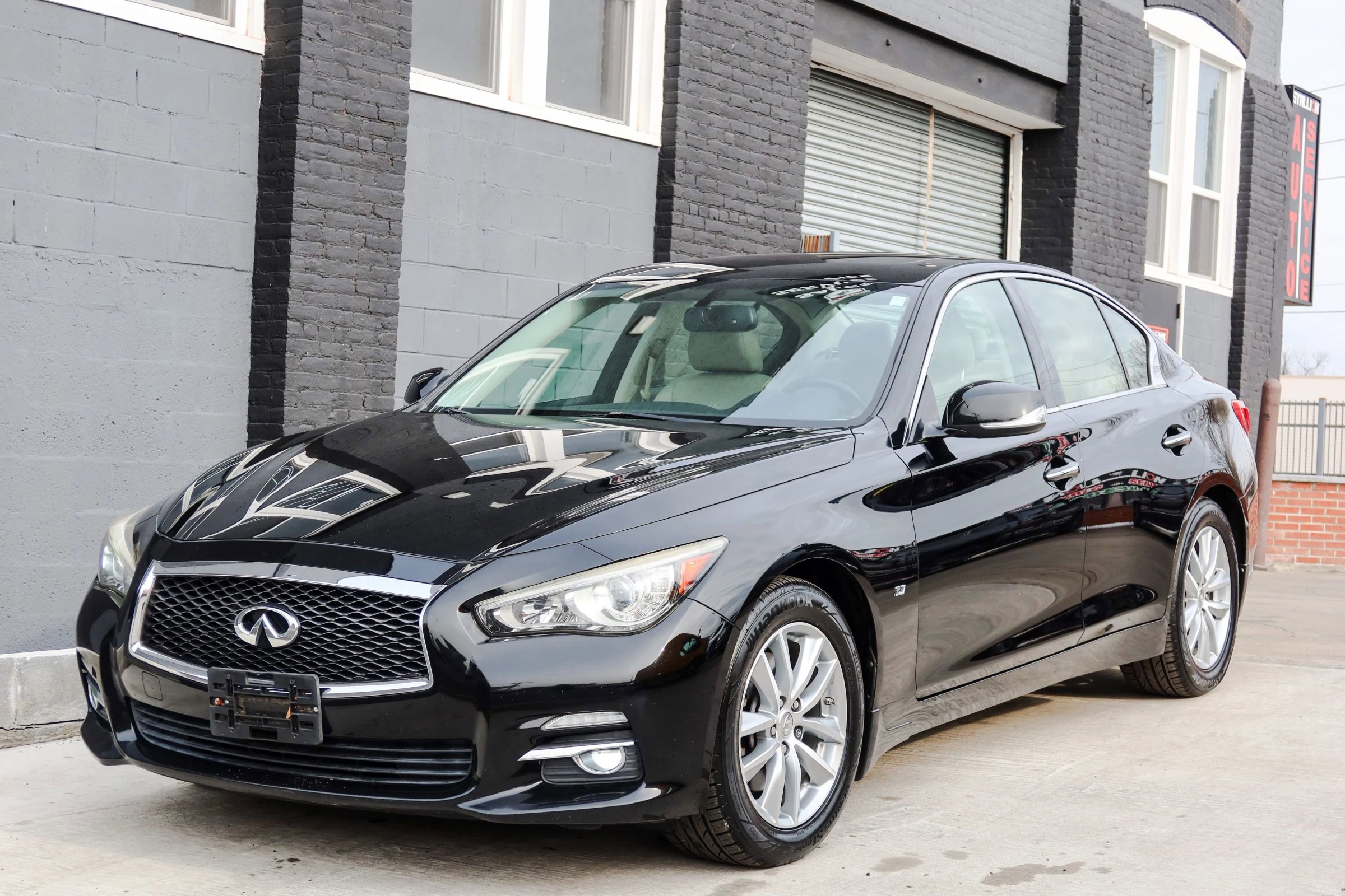 Used 2014 INFINITI Q50 Premium w/ Navigation Package image 3