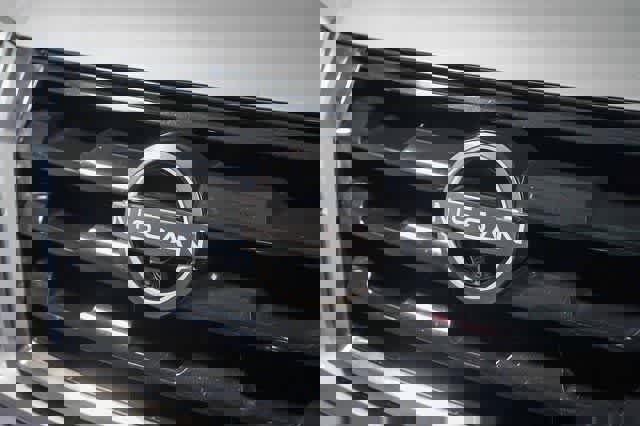 Used 2021 Nissan Armada SL w/ Captain's Chairs Package image 8