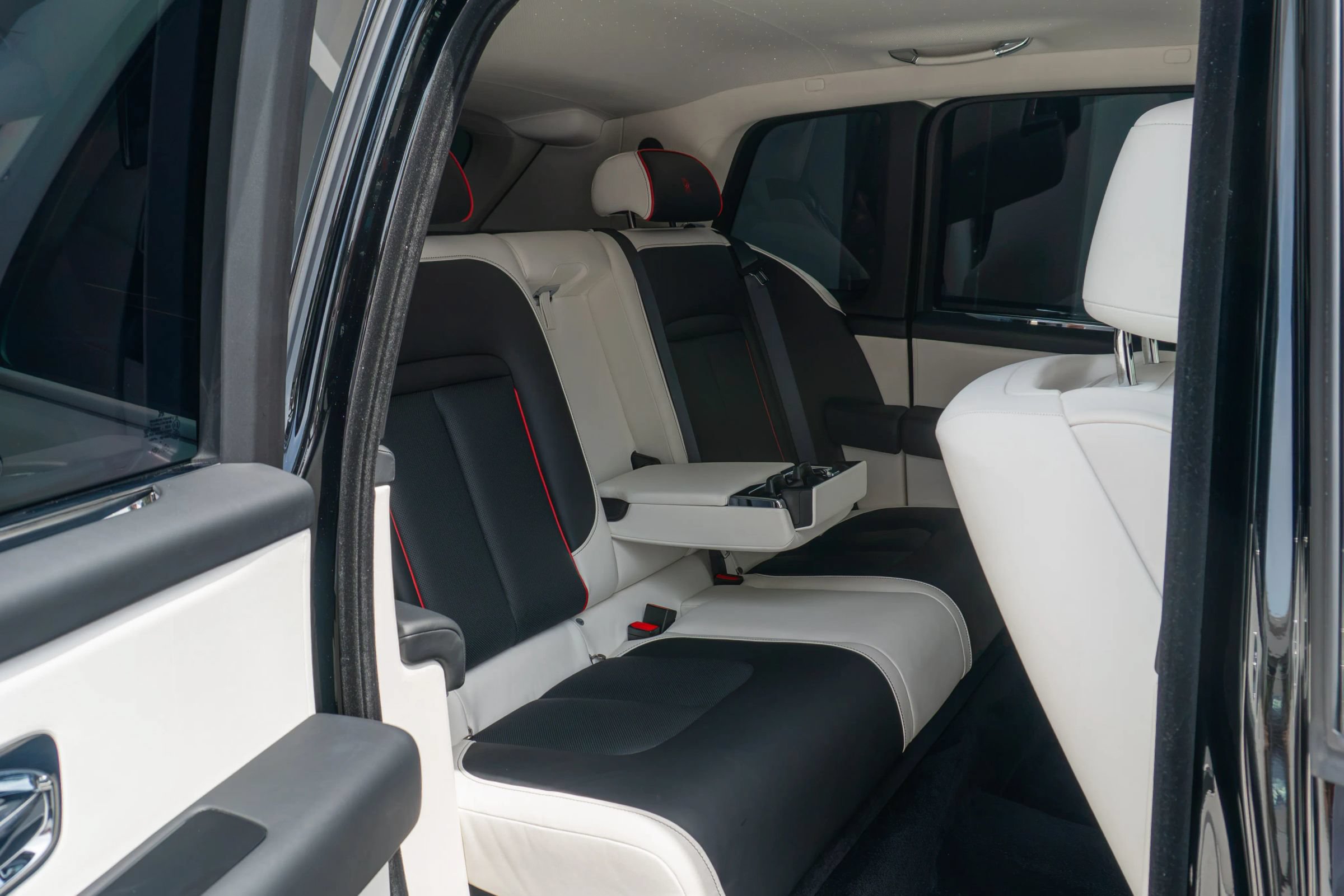 Used 2025 Rolls-Royce Cullinan AWD/4WD image 62
