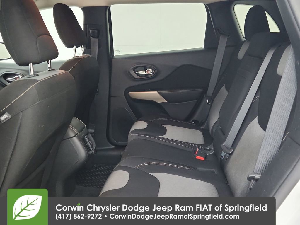 Used 2018 Jeep Cherokee Latitude w/ Cold Weather Group image 30