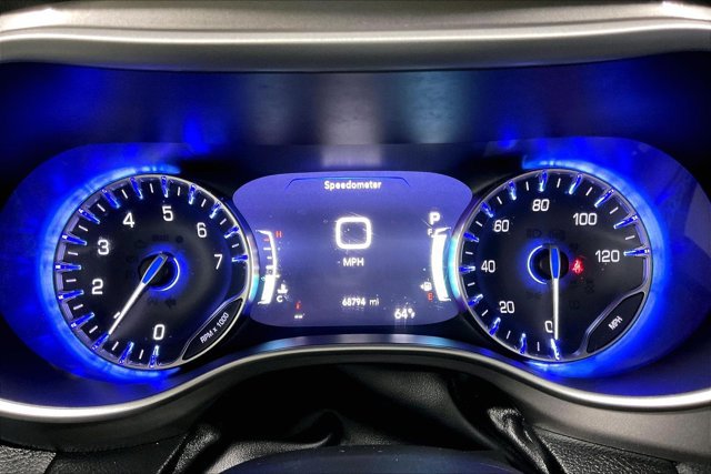 Used 2021 Chrysler Pacifica Touring-L w/ Uconnect Theater Family Group FWD image 20