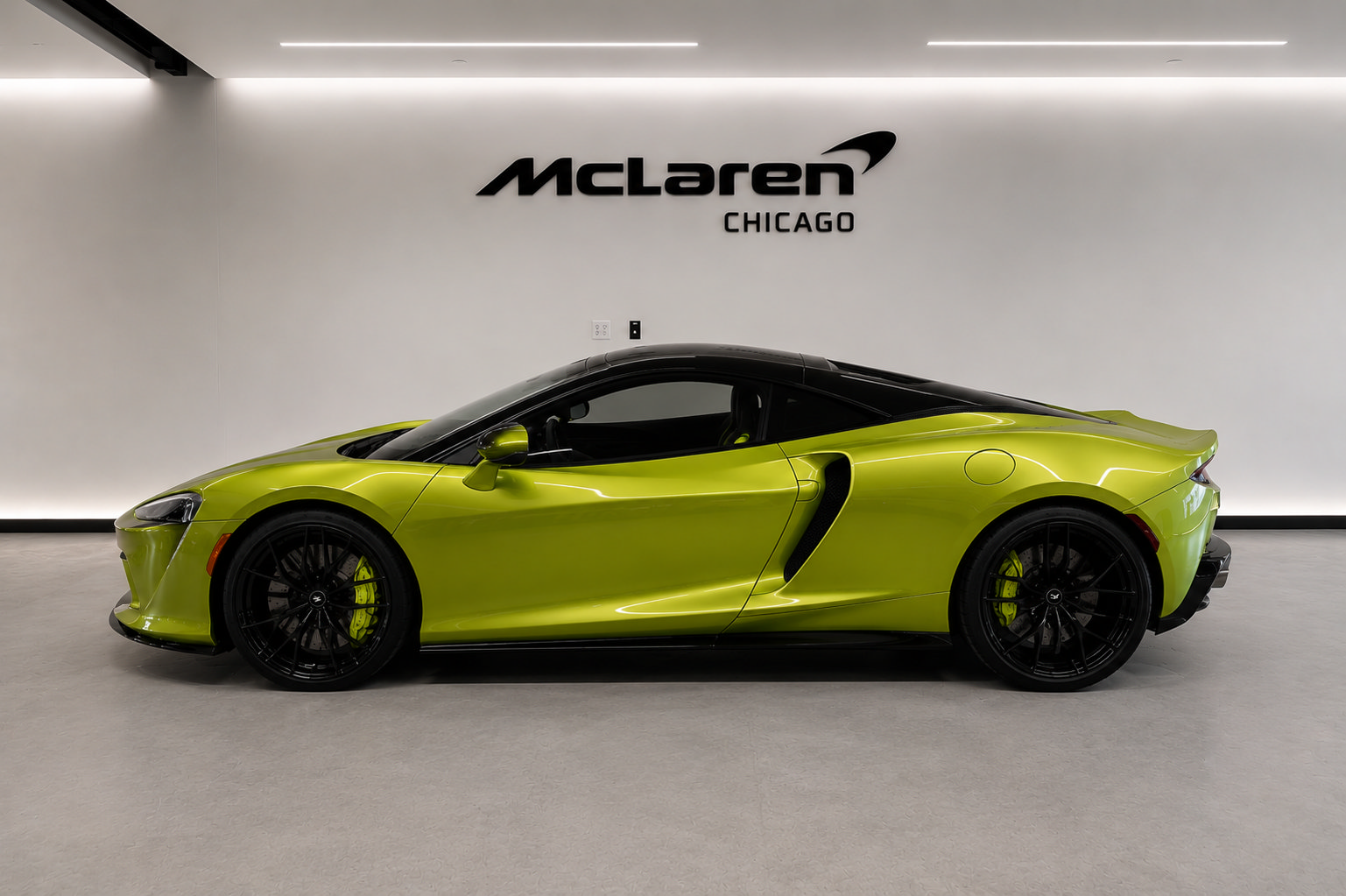 Used 2023 McLaren GT RWD image 20