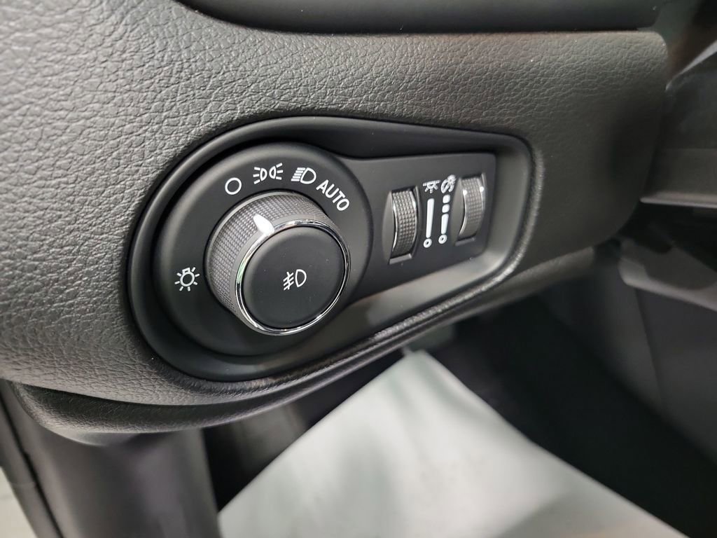 Used 2019 Jeep Renegade Limited w/ Quick Order Package 22P image 36