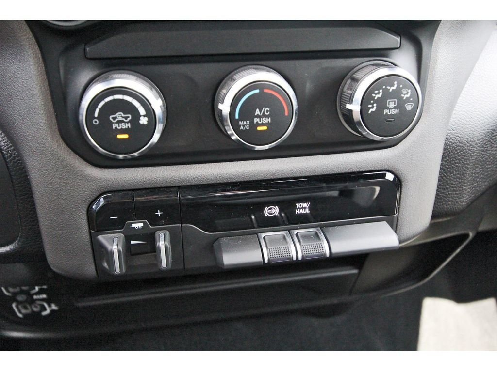 Used 2024 RAM 3500 Big Horn AWD/4WD image 34