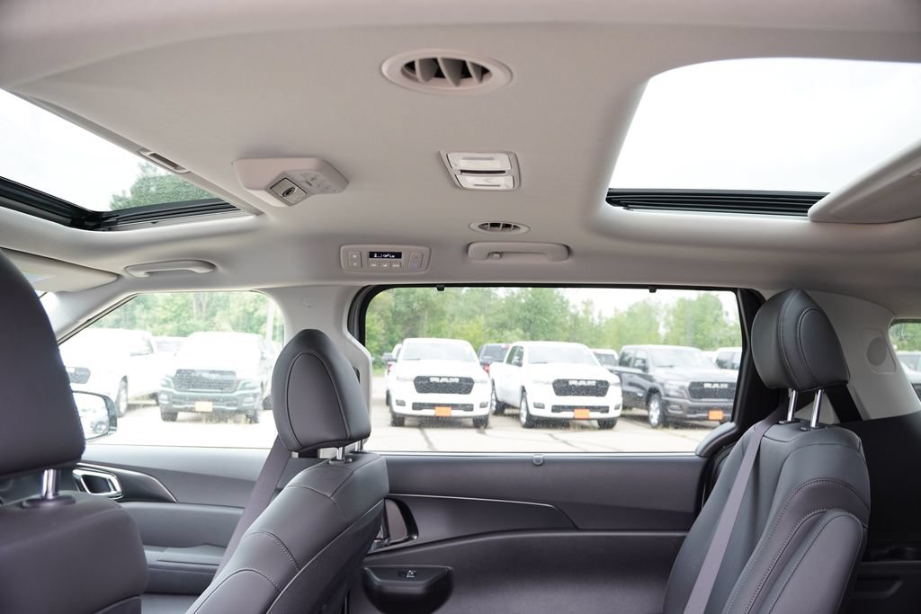 New 2027 Kia Carnival SX FWD image 13