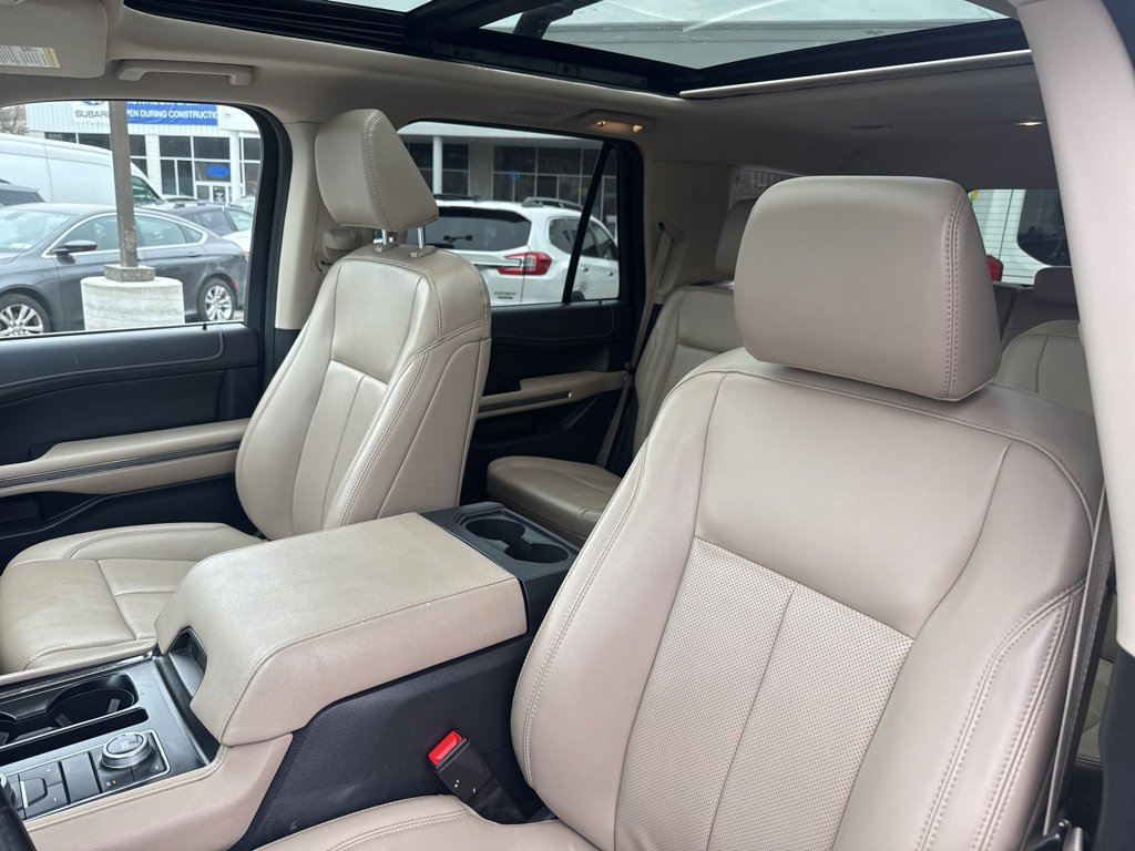 Used 2022 Ford Expedition XLT image 23