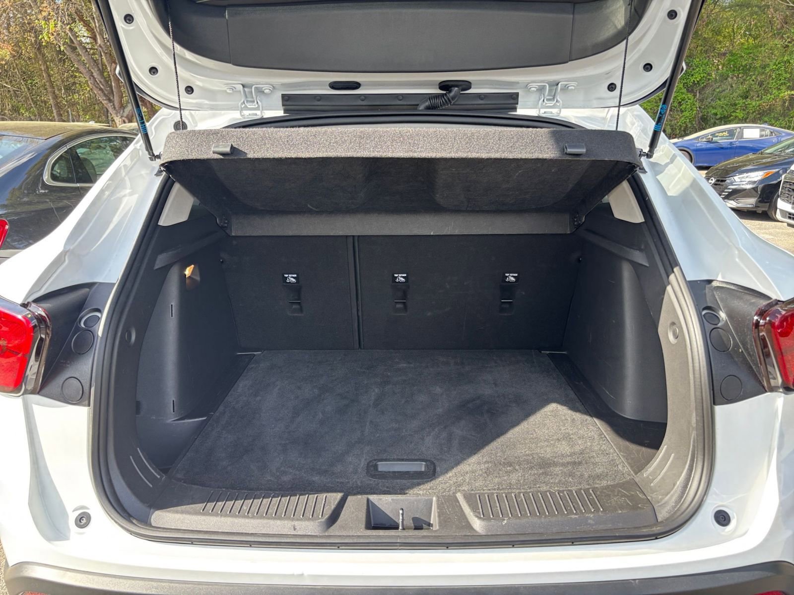 Used 2025 Chevrolet Trax LT image 32