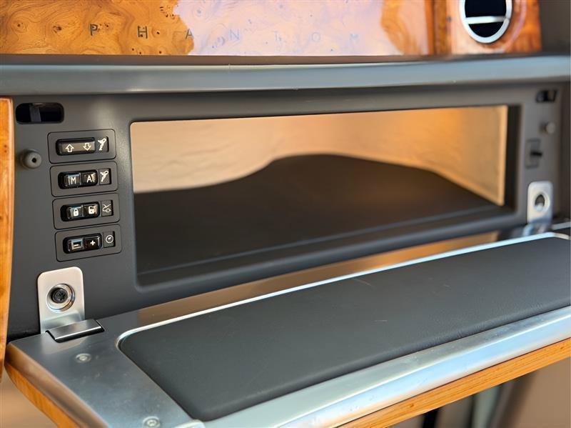 Used 2006 Rolls-Royce Phantom Sedan RWD image 73