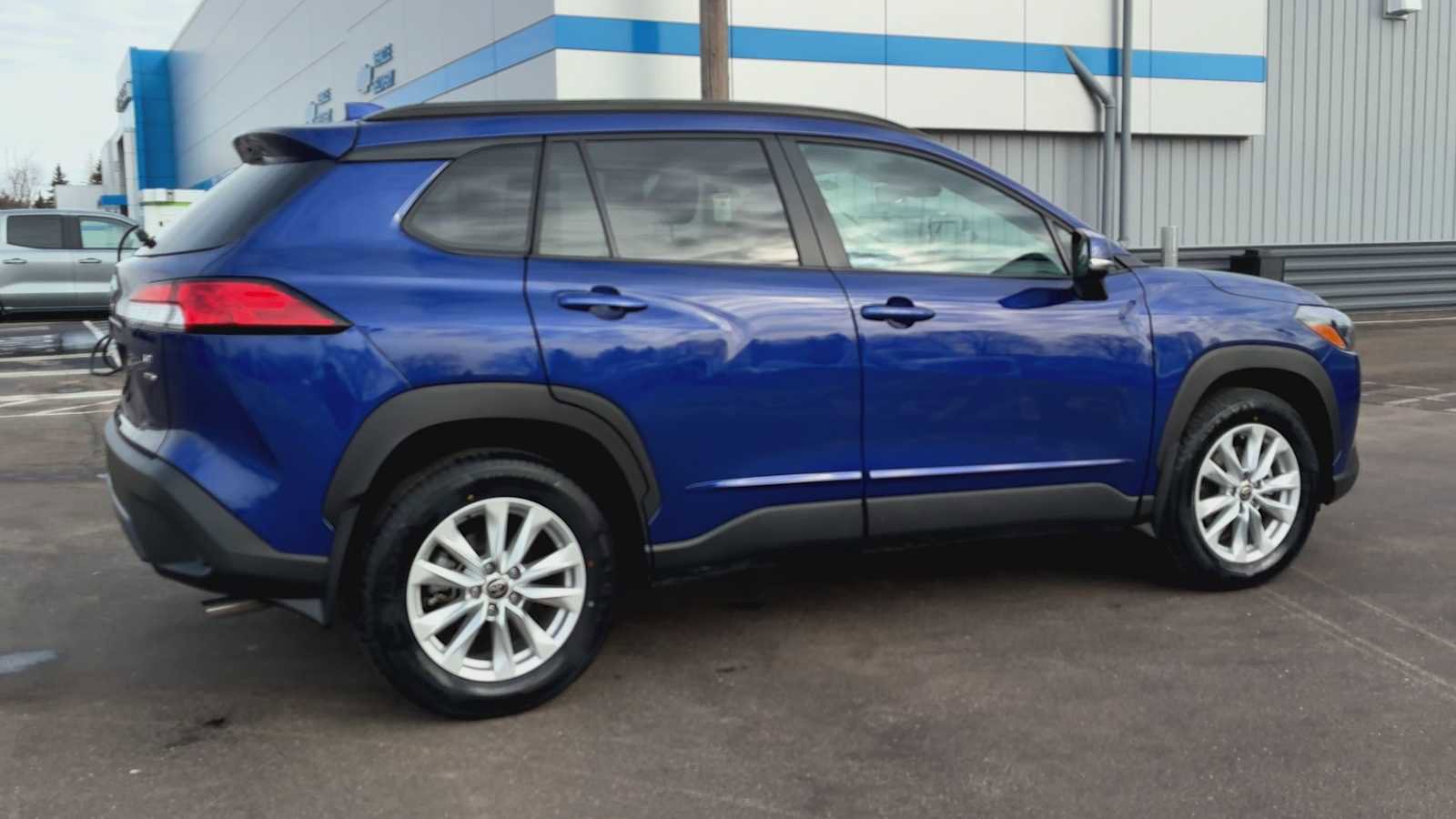 Used 2023 Toyota Corolla Cross LE image 2