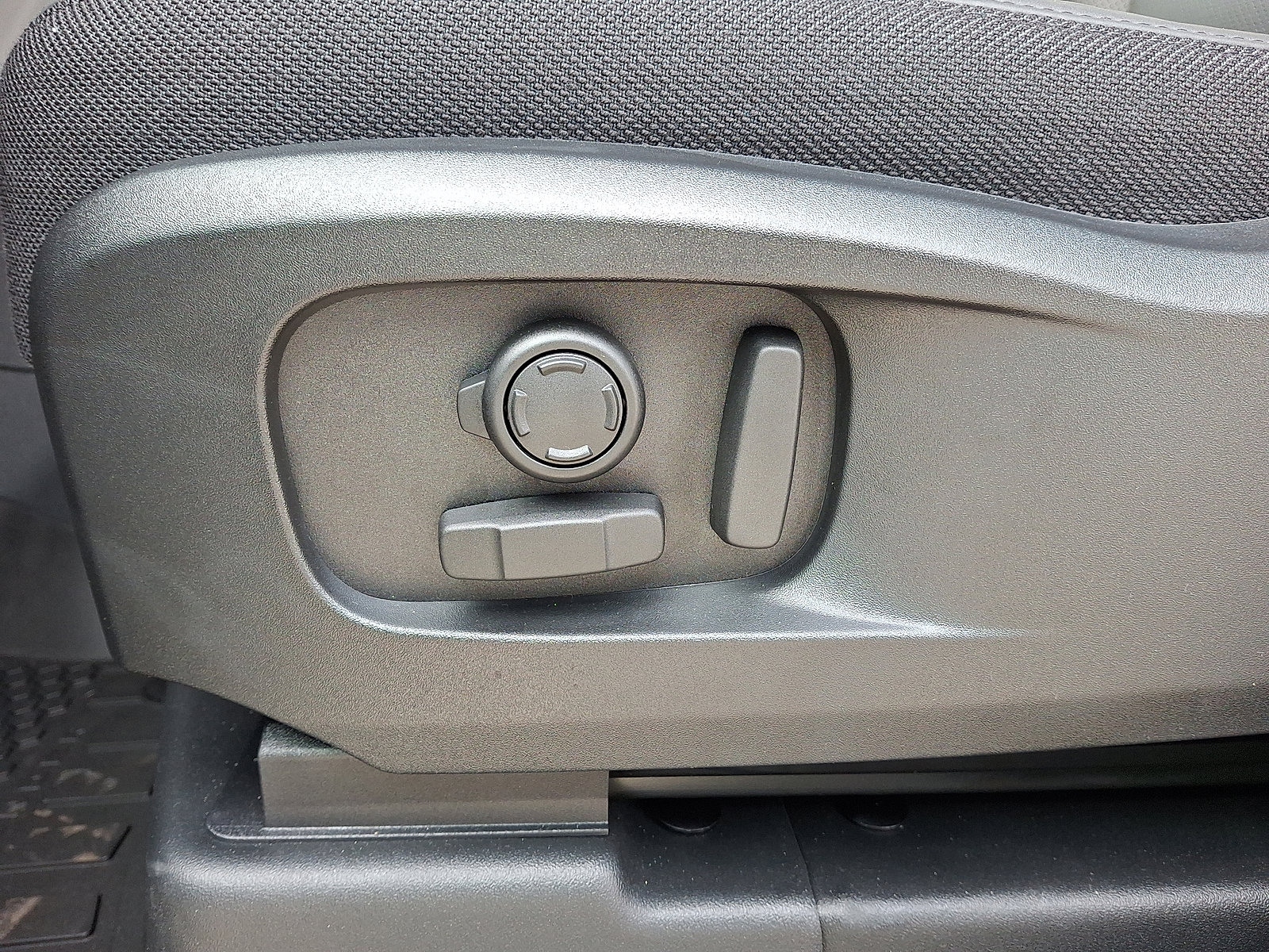 New 2026 Land Rover Defender 110 V8 image 4