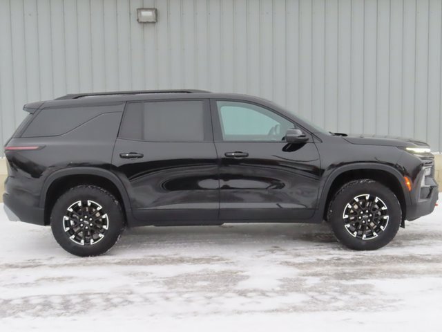 Used 2024 Chevrolet Traverse Z71 w/ Enhanced Driving Package image 2