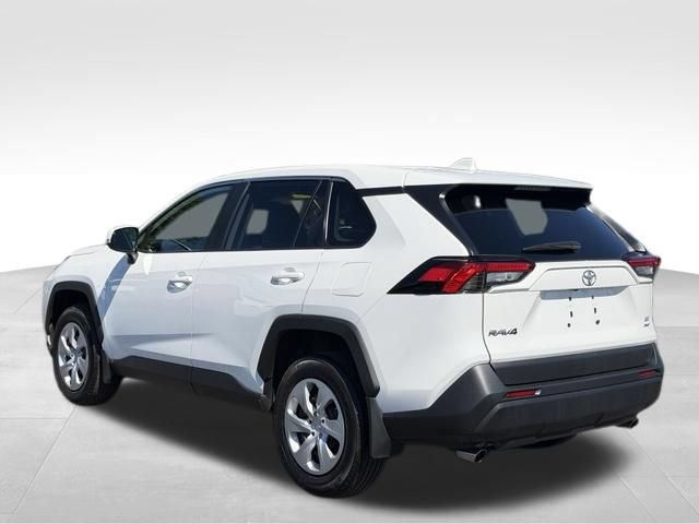 Used 2025 Toyota RAV4 LE AWD/4WD image 5