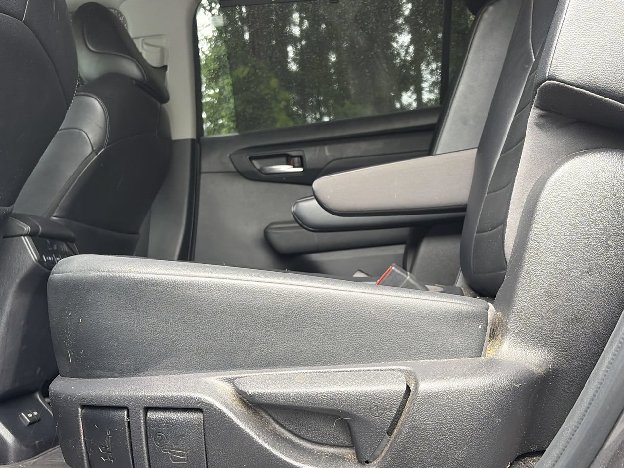 Used 2022 Toyota Highlander XLE FWD image 21
