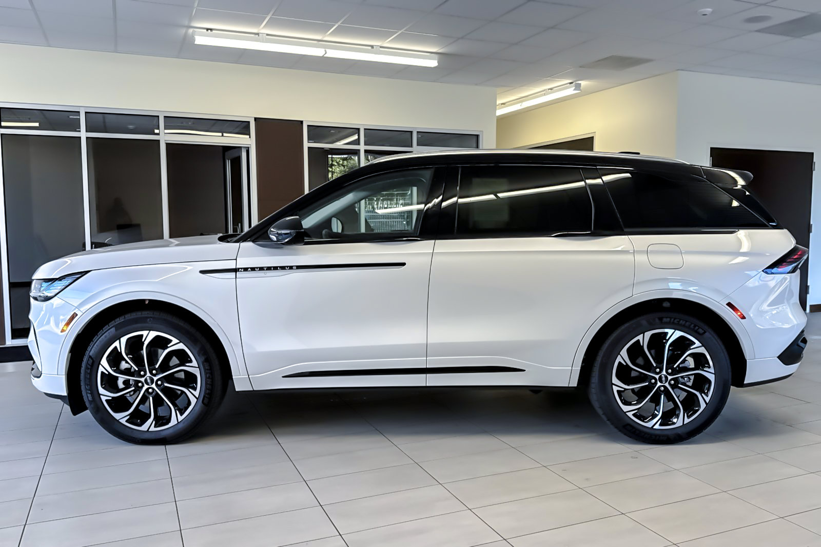 Used 2026 Lincoln Nautilus Reserve AWD/4WD image 7