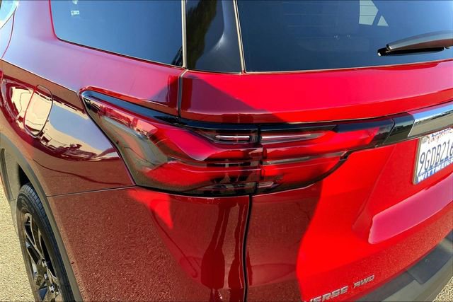 Used 2023 Chevrolet Traverse LT w/ Rear Camera Mirror Package image 29